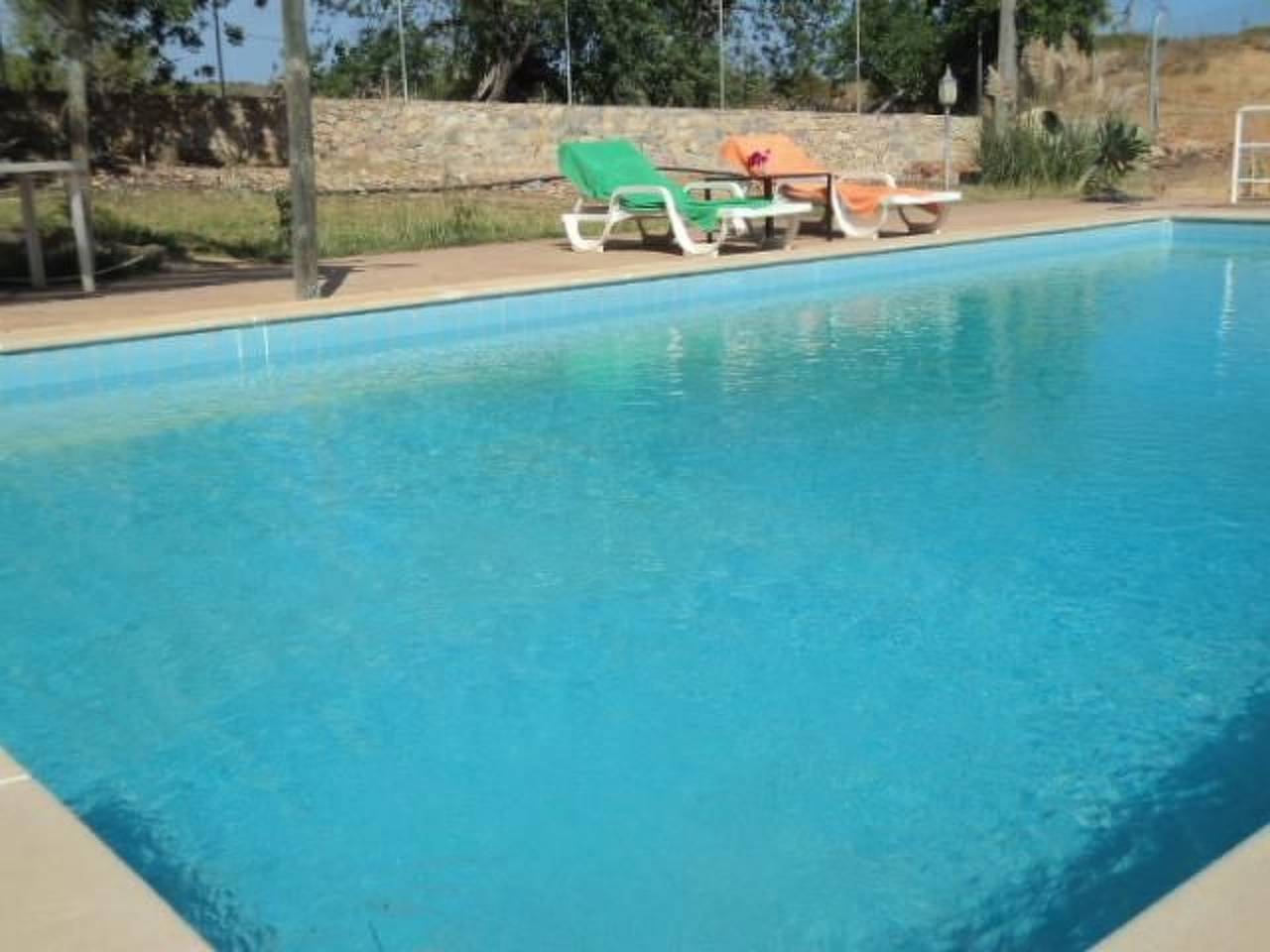 Mit Balkon, Terrasse und Außenpool in Moncarapacho, Parque Natural da Ria Formosa