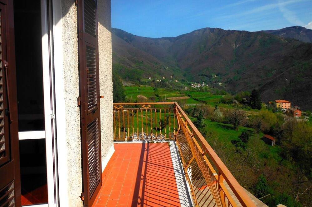 Helle ländliche Villa mit 2 Schlafzimmern zwischen Portofino und den Cinque Terre in Caregli, Borzonasca