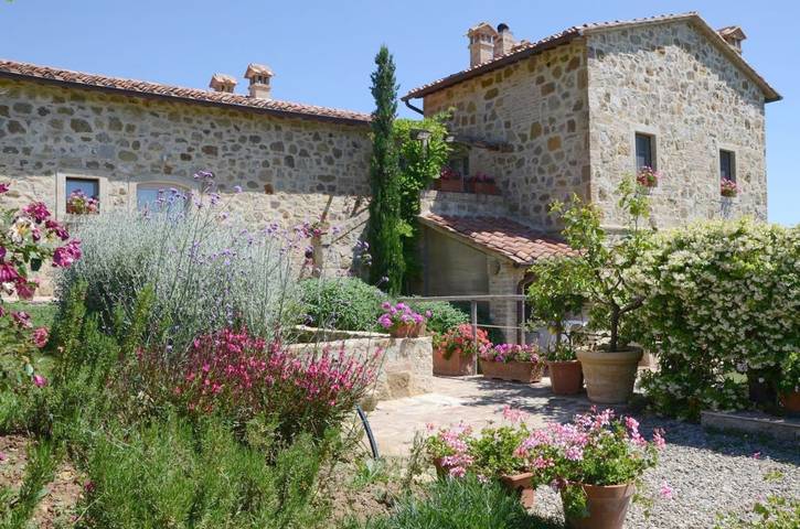 Agriturismo per 4 persone, con Terrazza e Giardino nonché Piscina a Chianciano Terme