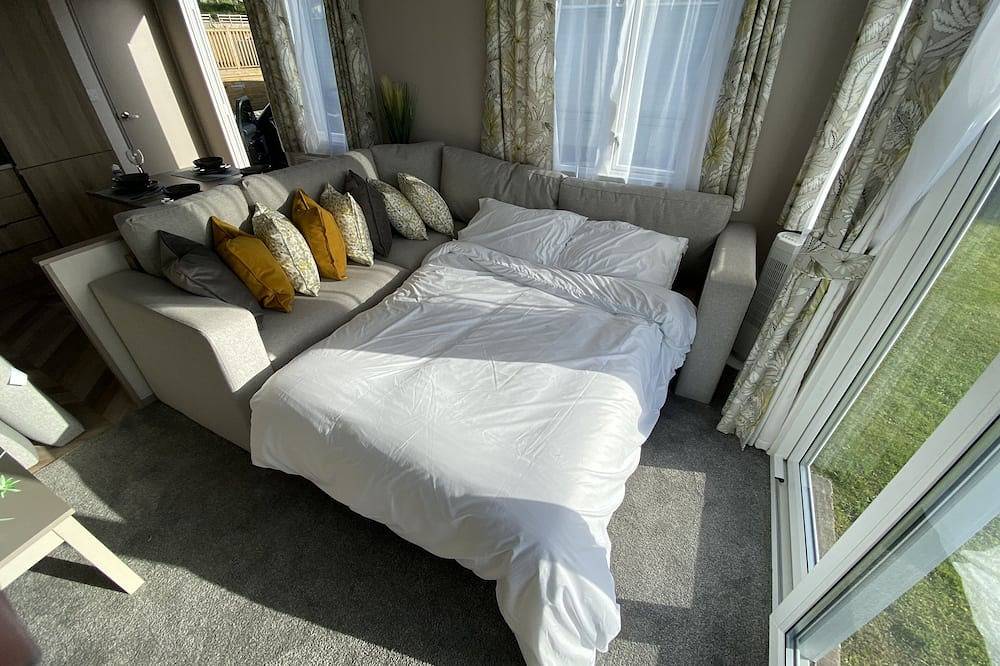 Delightful 2-Bed Holiday Home On The Welsh Coast in Llwyngwril, Snowdonia