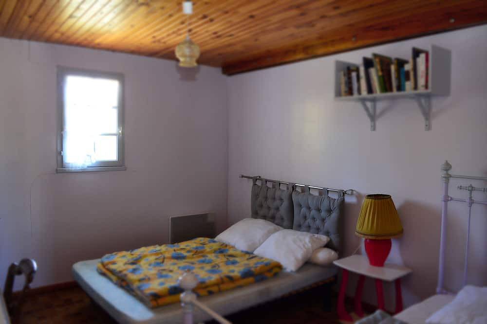 Beautiful, quiet residence in the countryside 5 kms from the beach in Le Perrier, Vendée