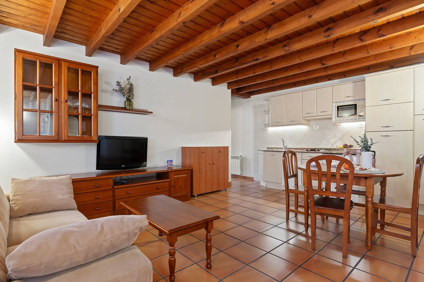 Ganze Wohnung, Ferienwohnung 'La Mata' mit Balkon und Wi-Fi in Bustio, Ribadedeva