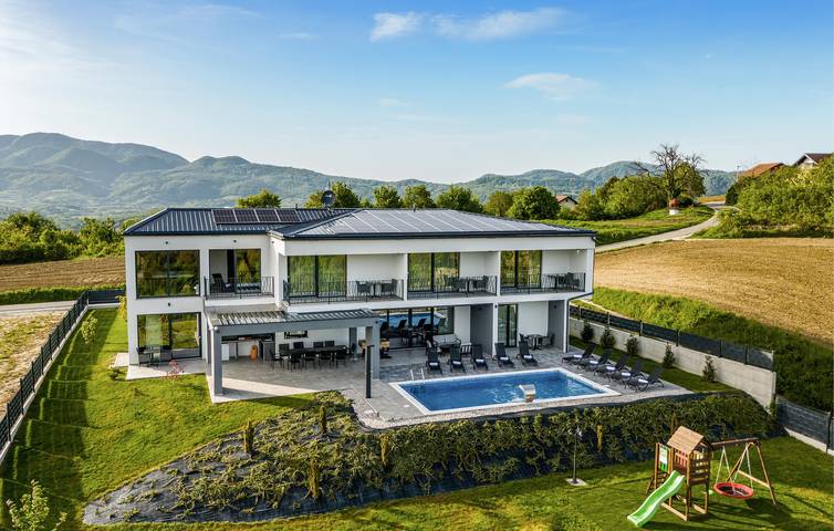 Ferienhaus für 10 Personen, mit Ausblick und Sauna sowie Garten