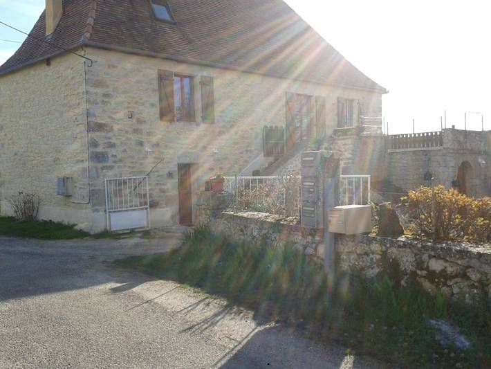 Gîte pour 9 personnes, avec piscine ainsi que terrasse et jardin