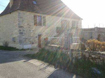 Gîte pour 9 personnes, avec terrasse ainsi que piscine et jardin à Payrac