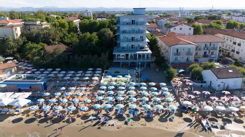 Hôtel pour 2 personnes, avec jardin et piscine ainsi que vue et balcon