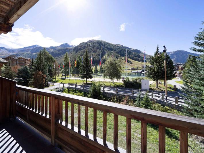 Ganze Wohnung, Modernes Duplex-Apartment in Zentrumsnähe, Direkt an den Pisten, mit Kamin und Südbalkon in Val-d'Isère, Vanoise-Massiv