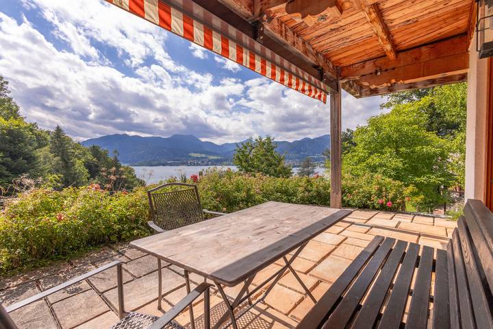 Ferienwohnung für 4 Personen, mit Balkon und Seeblick sowie Ausblick