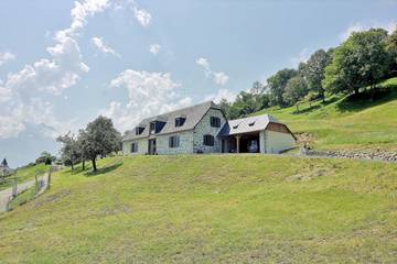 Gîte pour 9 personnes, avec terrasse et jardin, animaux acceptés à Arcizans-Dessus