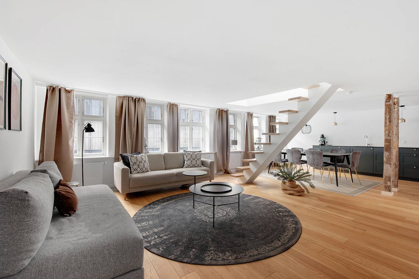 Geheel appartement, Regent 5 - Large Apt with Terrace right in Centre of Copenhagen in Kopenhagen Centrum, Kopenhagen