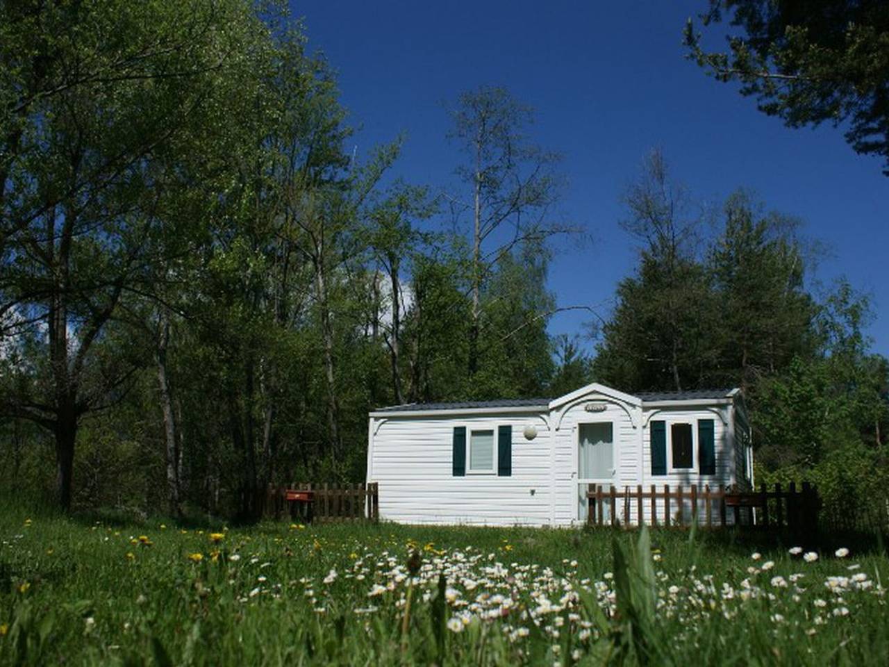 Acogedora casa móvil para 4 personas con mobiliario exterior en Guillestre in Guillestre, Parque Nacional de los Ecrins