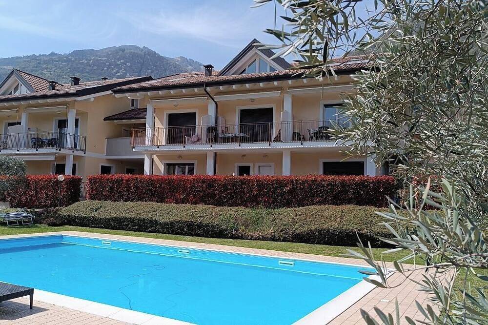 Ganze Wohnung, Duplex mit Pool, Terrasse und 2 Schlafzimmern in Lenno, Gemeinde Tremezzina