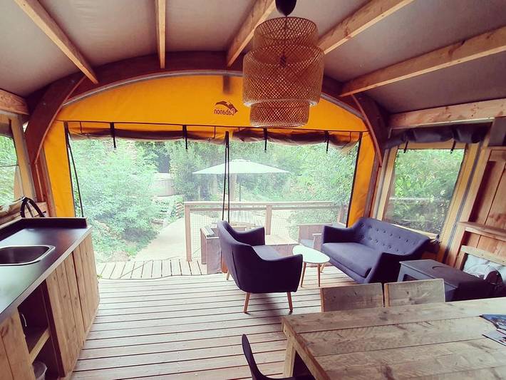 Camping Suze Luxe Nature - Albergue 4 personas - Lodge Château 32m² - 2 habitaciones - Spa - cocina - cuarto de ducha in Suze-la-Rousse, Región de Nyons