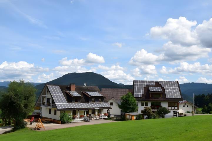 Löcherhansenhof: Zimmer 'Doppelzimmer 2' mit Bergblick, Gemeinschaftsterrasse und Wi-Fi in Bad Peterstal-Griesbach, Mittlerer Schwarzwald