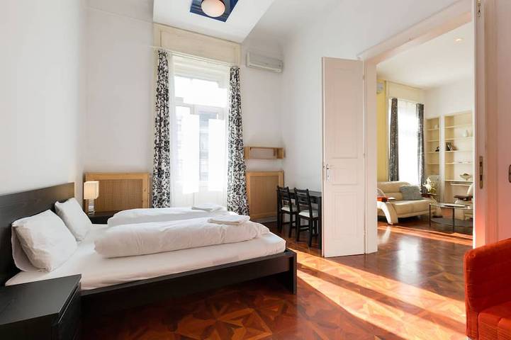Ganze Wohnung, Zentrales Luxus-Apartment in Donaunähe mit Whirlpool in Budapest, Danube-Ipoly National Park