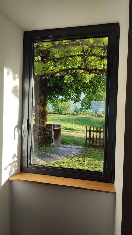 Location de vacances pour 8 personnes, avec jardin et piscine ainsi que terrasse et vue à Couzou - 2
