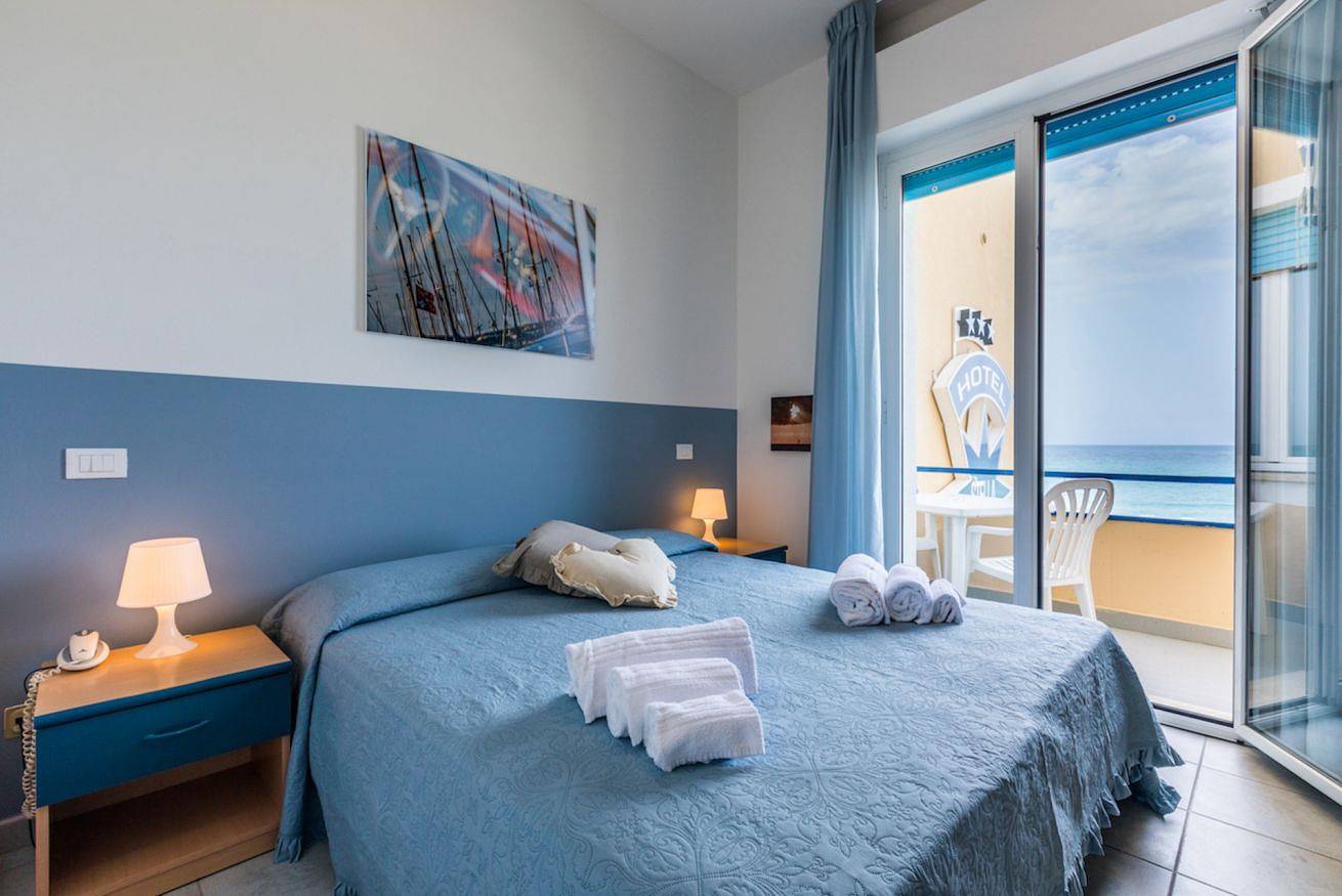 Double Room with Frontal Sea View in Marina di Cecina, Cecina (desambiguación)