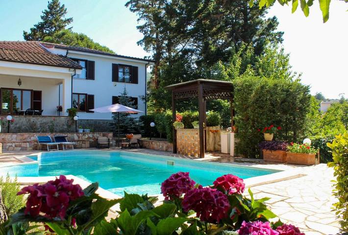 Appartamento vacanze per 4 persone, con giardino e panorama nonché piscina, adatto a famiglie con bambini - 1