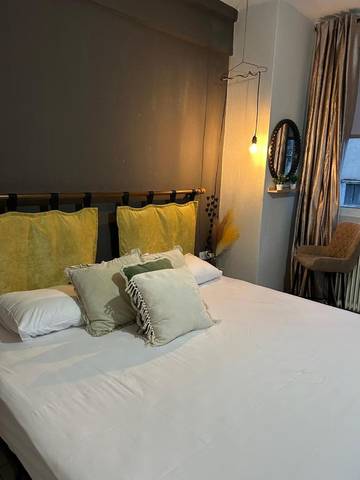 Gîte pour 2 personnes, avec terrasse et vue, animaux acceptés à Serrès