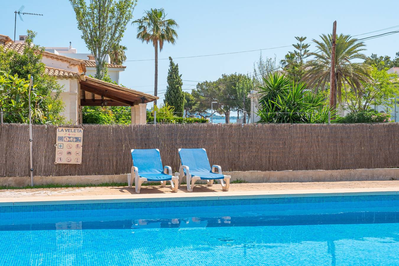 Appartement entier, Appartement de vacances "Veleta ll" près de la mer avec vue sur la mer, piscine partagée et Wi-Fi in Port de Pollença, Pollença