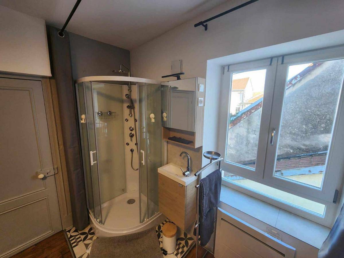 Appartement entier, One-Bedroom Apartment in Gray, Haute-Saône