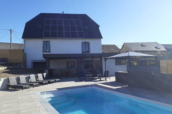 Maison de vacances pour 12 personnes, avec terrasse ainsi que jardin et jacuzzi