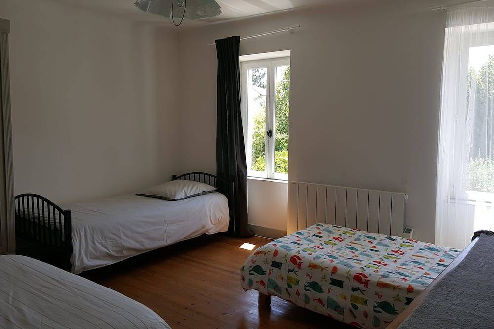 Ubicación De Una Casa Rural, Tranquila, En La Vendeen Bocage in Thouarsais-Bouildroux, Fontenay-le-Comte