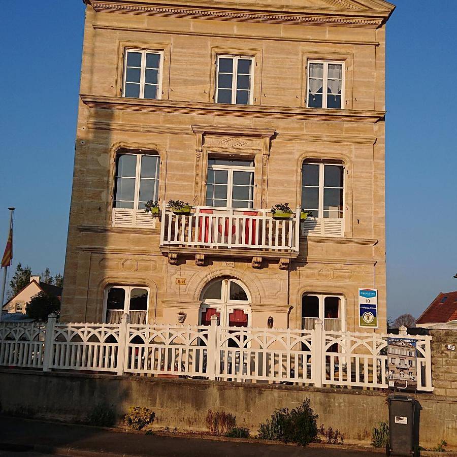 Family Room with Shower in Courseulles-sur-Mer, Région de Caen