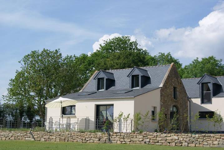 Gîte pour 6 personnes, avec Terrasse et Jardin à Locoal-Mendon