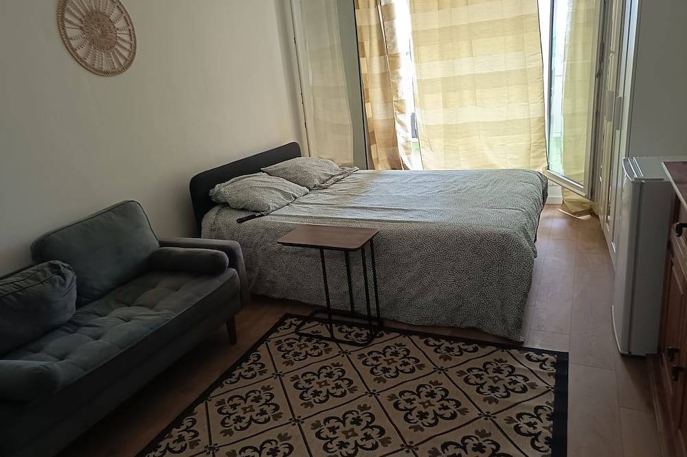 Entire apartment, 3 Bedroom Apartment with Balcony, Parking and Wi-Fi - Courcouronnes in Évry-Courcouronnes, Essonne