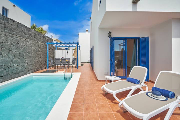 Hel lägenhet, Vacation 'Maria Del Mar' with Mountain View, Private Pool and Wi-Fi in Playa Blanca, Yaiza