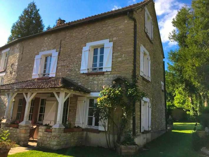 Location de vacances pour 9 personnes, avec jardin et terrasse, animaux acceptés à Vienne-en-Arthies