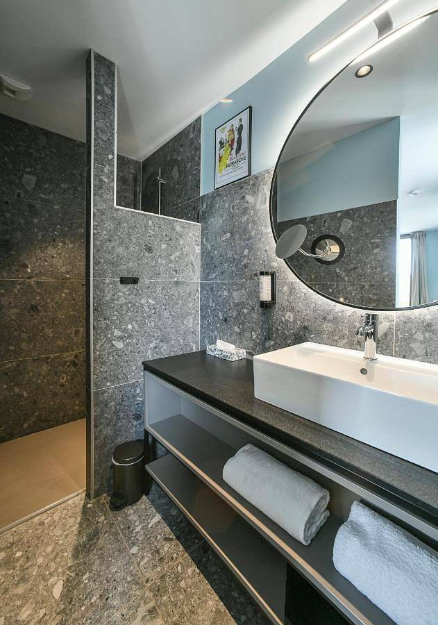 Hôtel pour 2 personnes, avec terrasse à Aiguebelette-le-Lac - 2