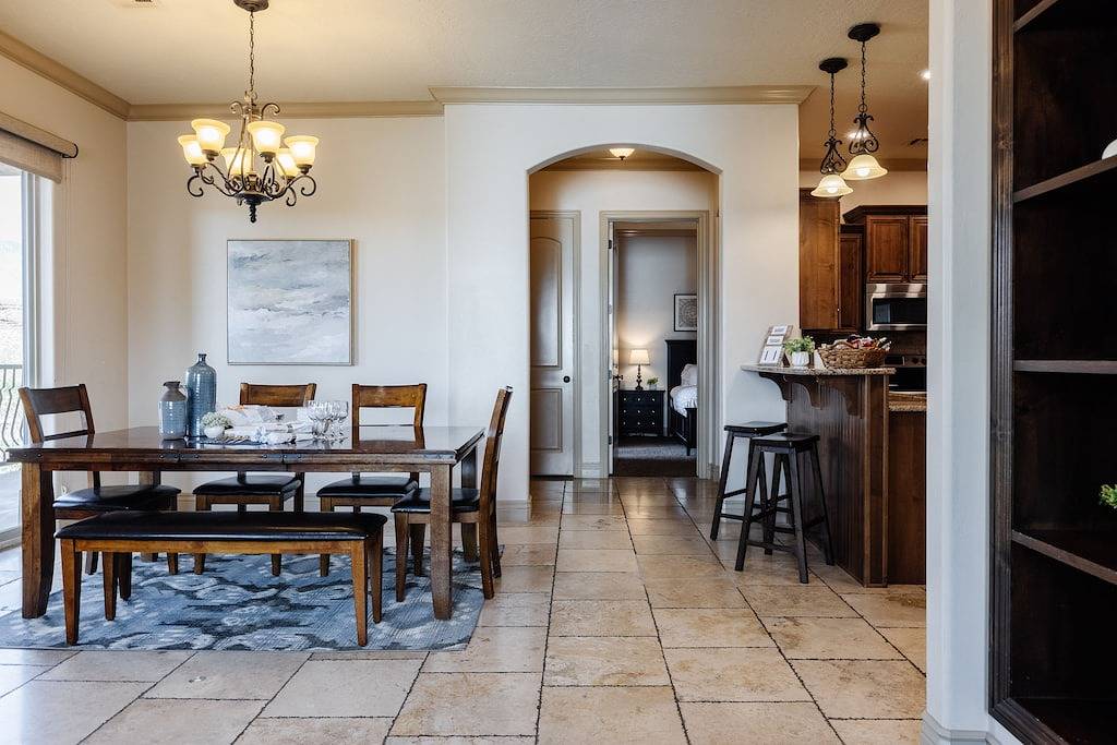 Ganze Wohnung, H4 Coral Springs Resort | sleeps 8 guests, 3bd and 2 bathrooms with an outdoor fireplace in Hurricane, Zion Nationalpark