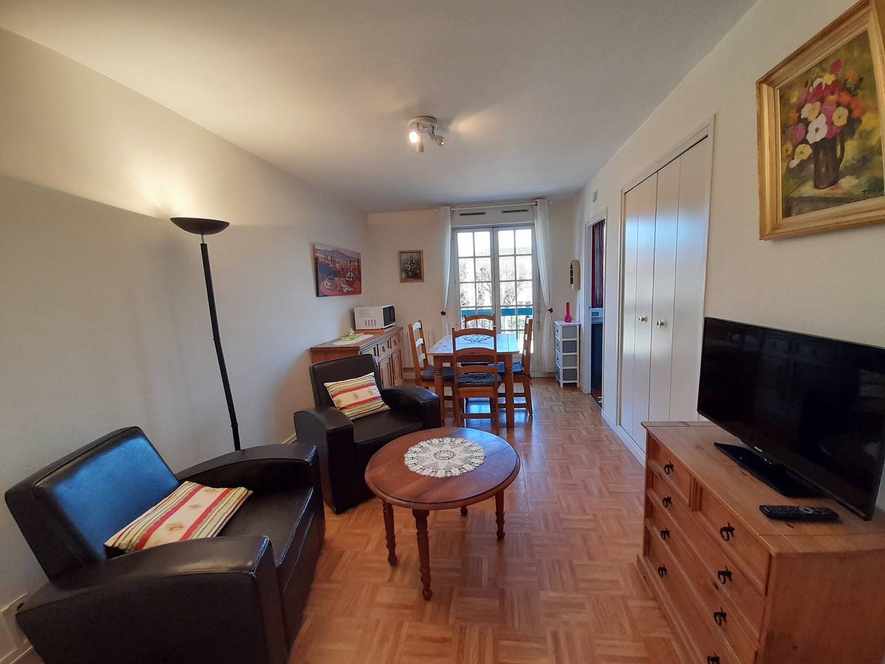 Apartamento entero, Luminoso T2 con Wi-Fi y lavadora, centro de La Roche-Posay in La Roche-Posay, Vienne