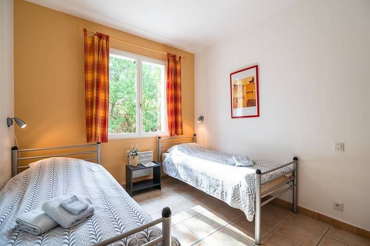 Location de vacances pour 6 personnes, avec terrasse et jacuzzi ainsi que jardin et piscine à Félines-Minervois - 4