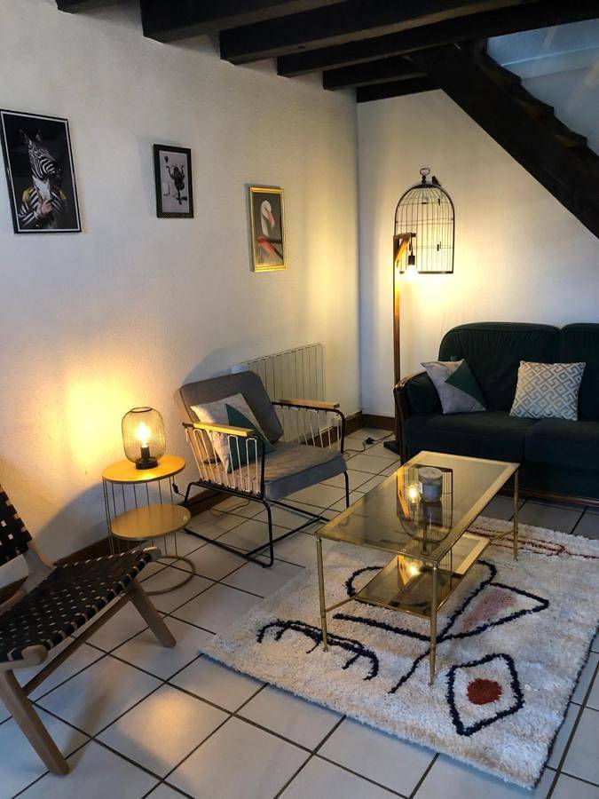 Location de vacances pour 8 personnes, avec Terrasse et Jardin à Préveranges