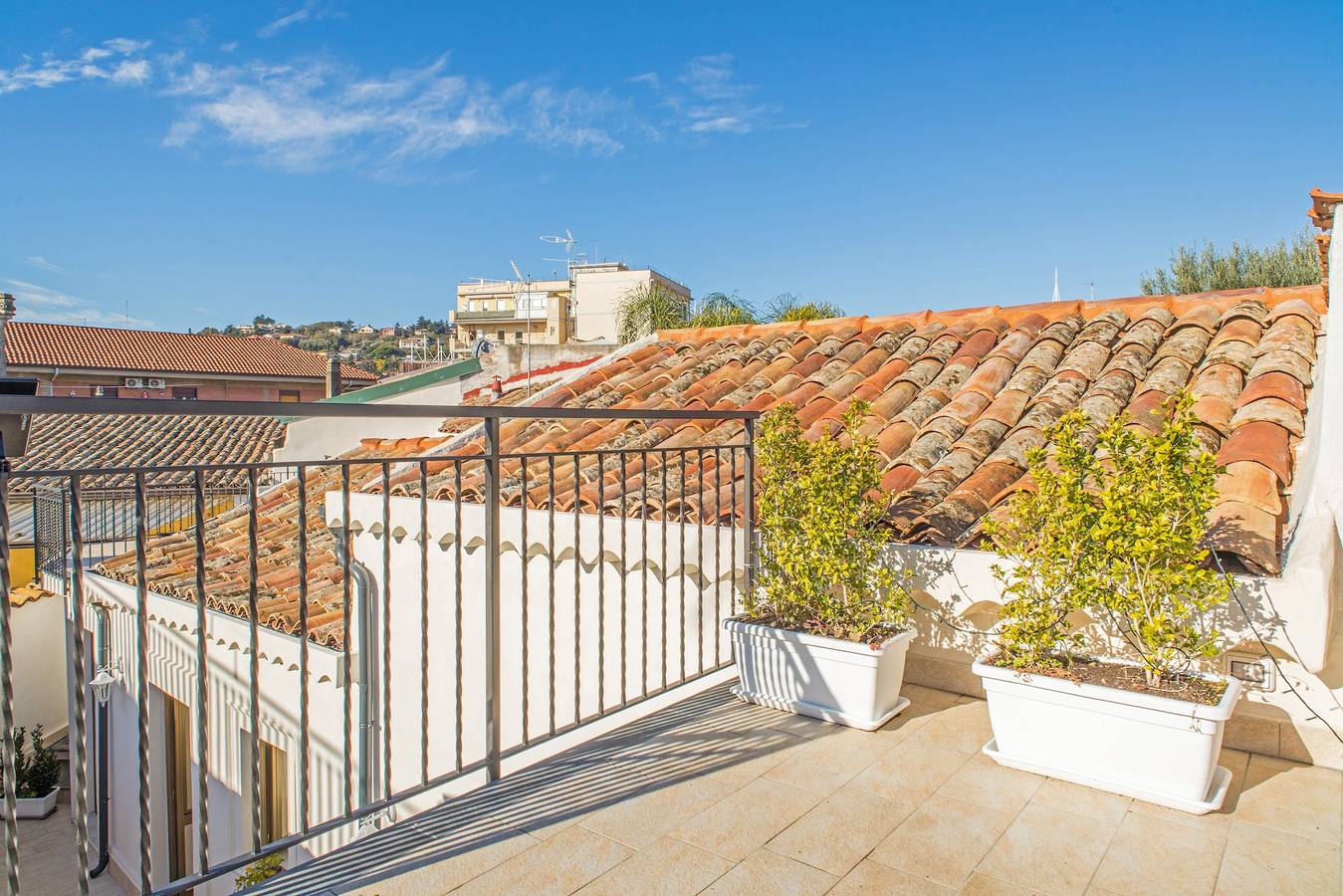 Appartamento "Alba 1" con terrazza condivisa e Wi-Fi in Viagrande, Etna