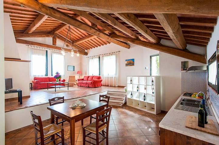 Ganze Wohnung, Renovierter Bauernhof aus dem 16. Jahrhundert in der Toskana in Montemurlo, Prato Provinz