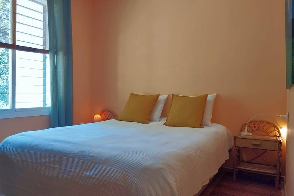 Sheltered house in the mountains with sea views and private pool. in Sedella, Málaga Provinz