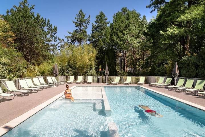 Hôtel pour 3 personnes, avec sauna et piscine ainsi que vue et jardin