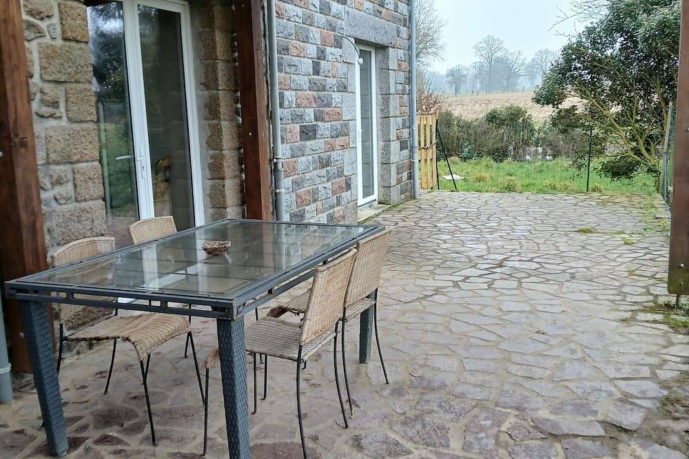 Maison de campagne spacieuse avec nombreux sites touristiques à proximité in Maen-Roch, Fougères-Vitré