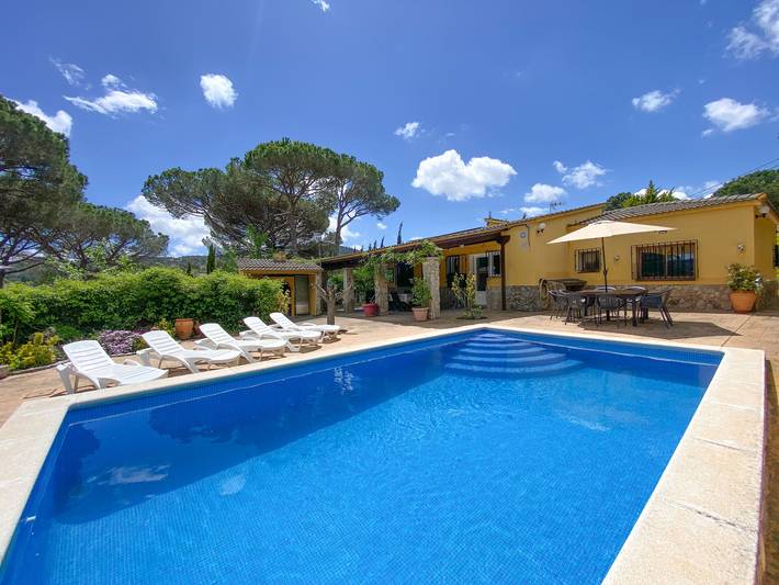 Casa rural para 10 personas, con jardín, Se admiten mascotas en Massanet de la Selva - 2