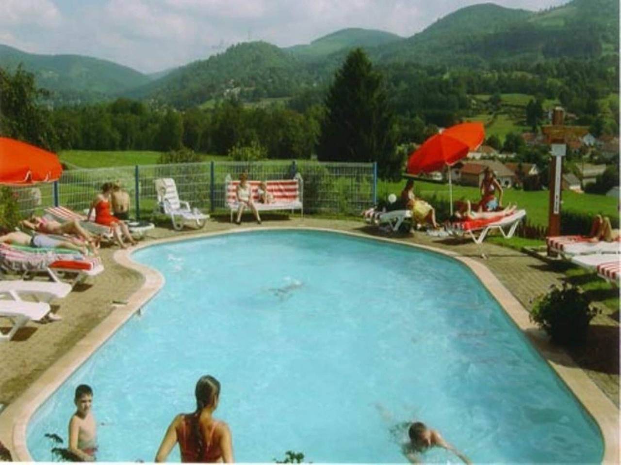 Chalet en France avec piscine et jacuzzi in Le Thillot, Région d'Épinal