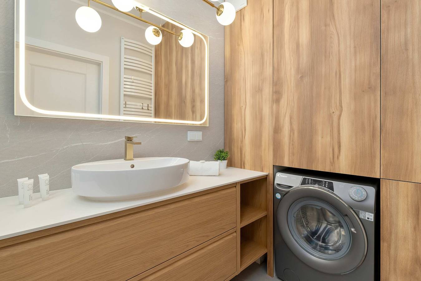 Cały apartament, Elegant Apartment with Balcony and Remote Workspace | Air Conditioning in Brzeźno (Gdańsk), Gdańsk