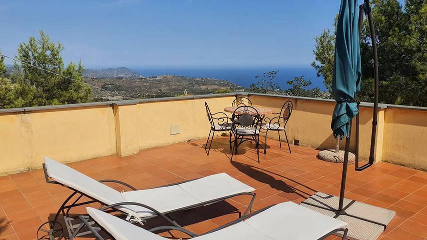 Ferienhaus für 4 Personen, mit Garten und Terrasse in Cipressa