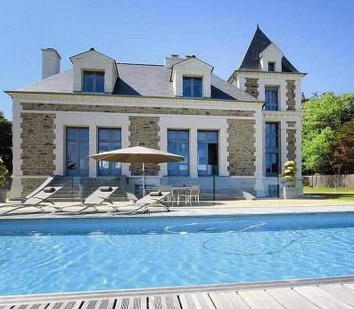 Location de vacances pour 8 personnes, avec Terrasse et Piscine dans Plage de La Fourberie