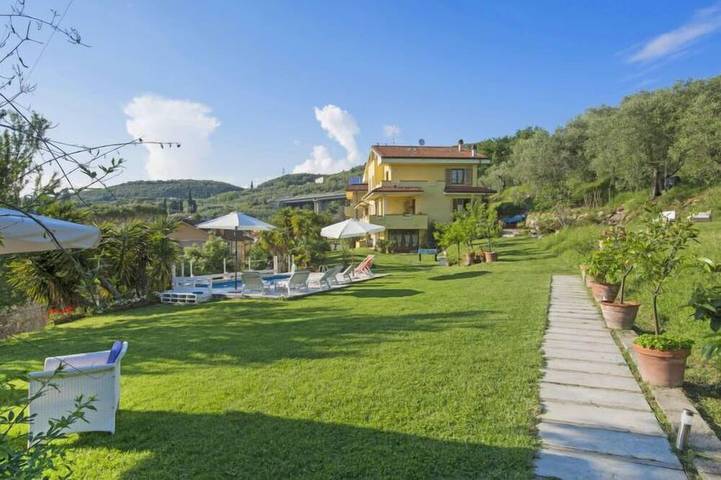 Ferienhaus für 8 Personen, mit Balkon und Pool sowie Garten, mit Haustier - 1