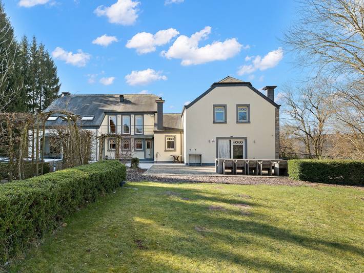 Ferienhaus für 10 Personen, mit Whirlpool und Terrasse sowie Garten und Pool in der Luxemburg Provinz