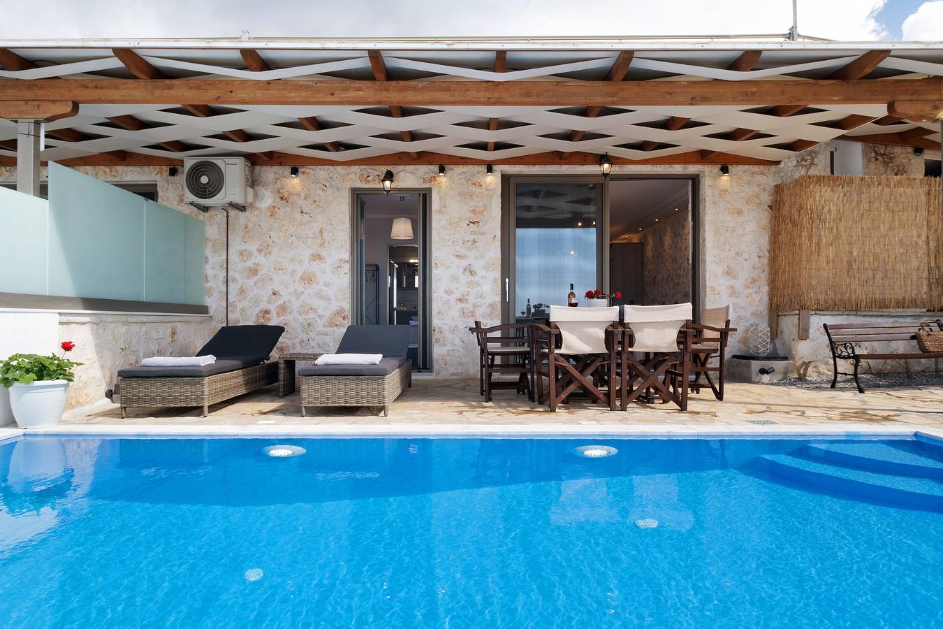 Apartment 'Suite Iro' with Sea View, Wi-Fi and Air Conditioning in Greece